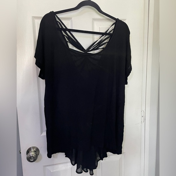 Black flowy top with cute back - Picture 1 of 3